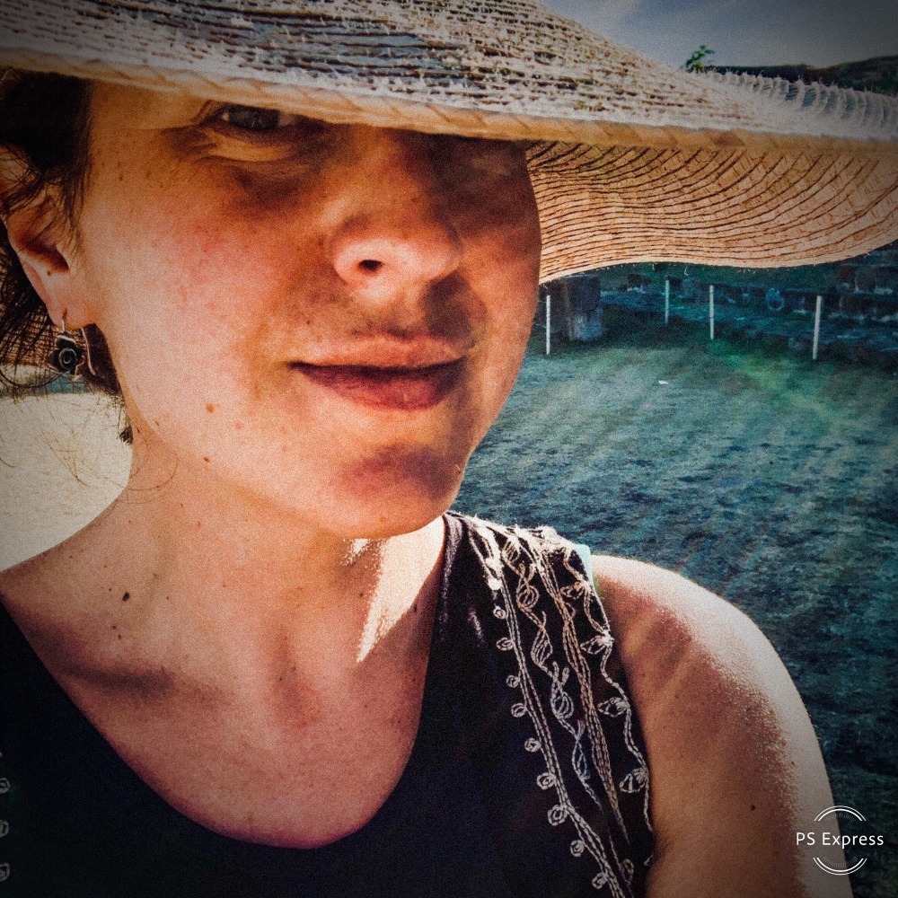 Meet your Posher, Elizabeth